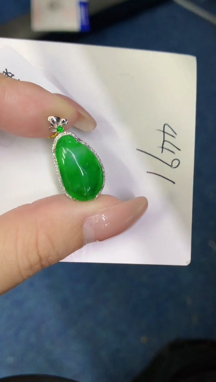 翡翠18K金镶嵌颈饰0000000000