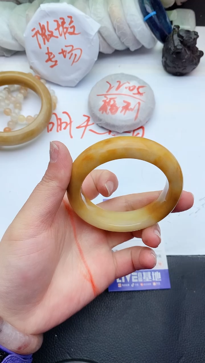 【闪购商品】石英质玉手镯未镶嵌E103+54/55