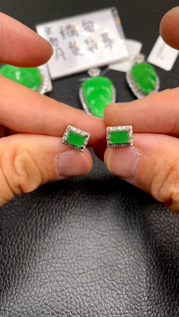 【闪购商品】翡翠吊坠(不含链)银S925镶嵌耳钉