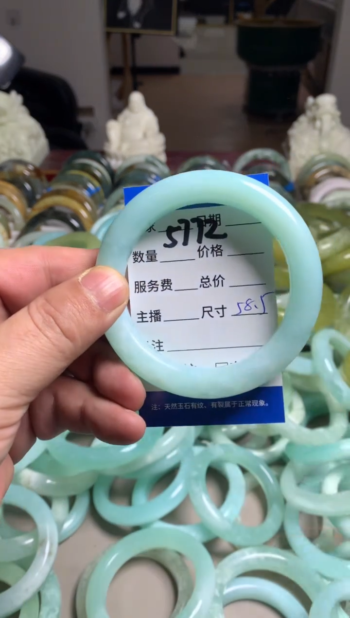 【闪购商品】蛇纹石玉手镯未镶嵌5772