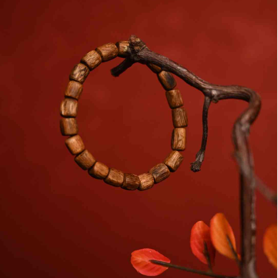 沉香海南莺歌绿棋楠手串8*12-CX003