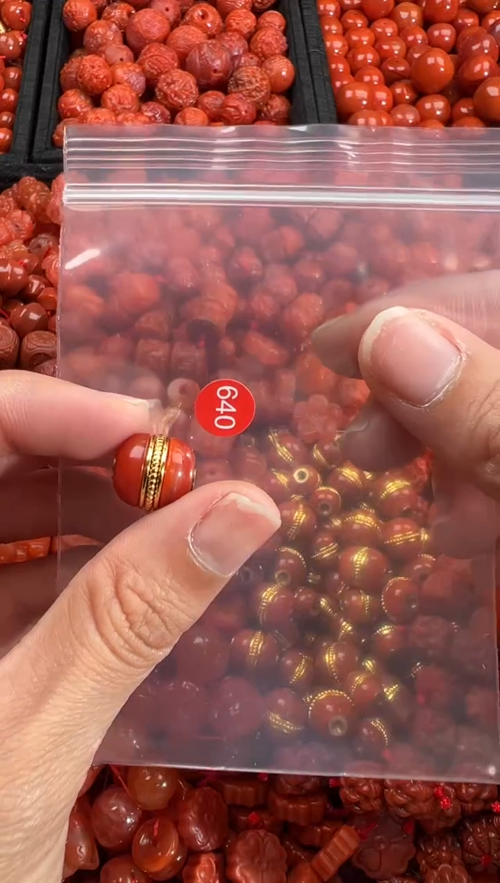 南红玛瑙未镶嵌颈饰1