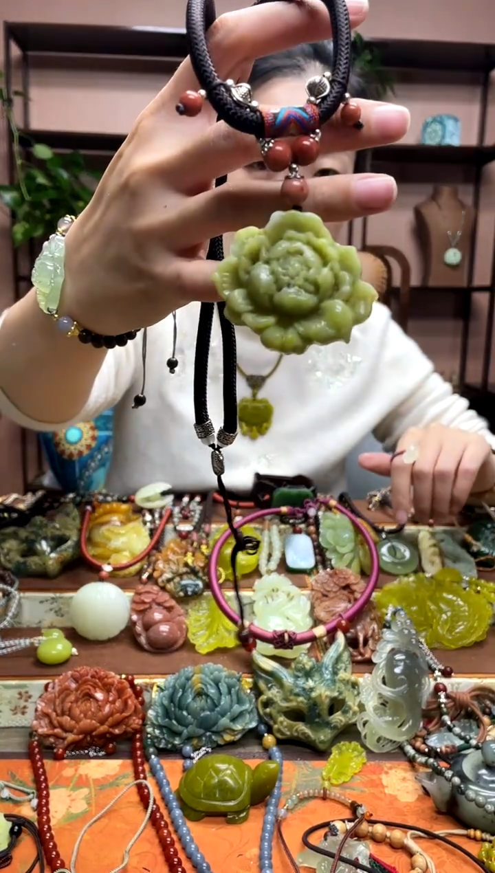未镶嵌岫玉吊坠·