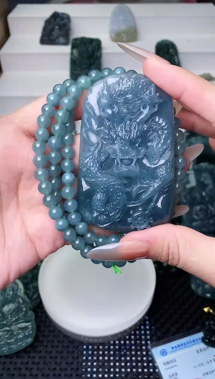 颈饰未镶嵌翡翠 