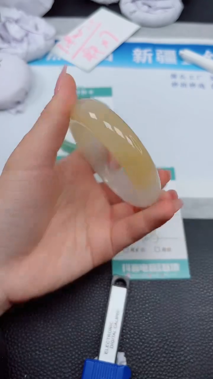 【闪购商品】石英质玉手镯未镶嵌A487