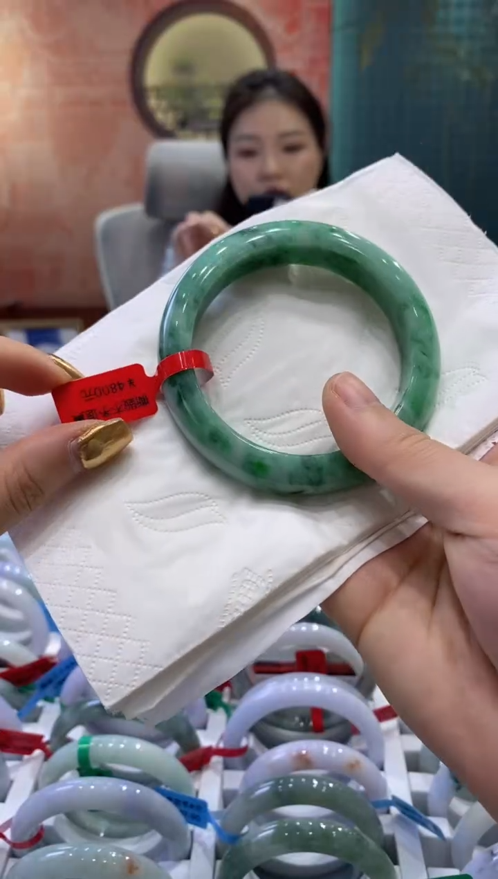 【闪购商品】翡翠手镯未镶嵌多人09392