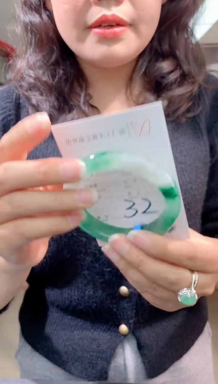 【闪购商品】石英质玉手镯未镶嵌拍一发一