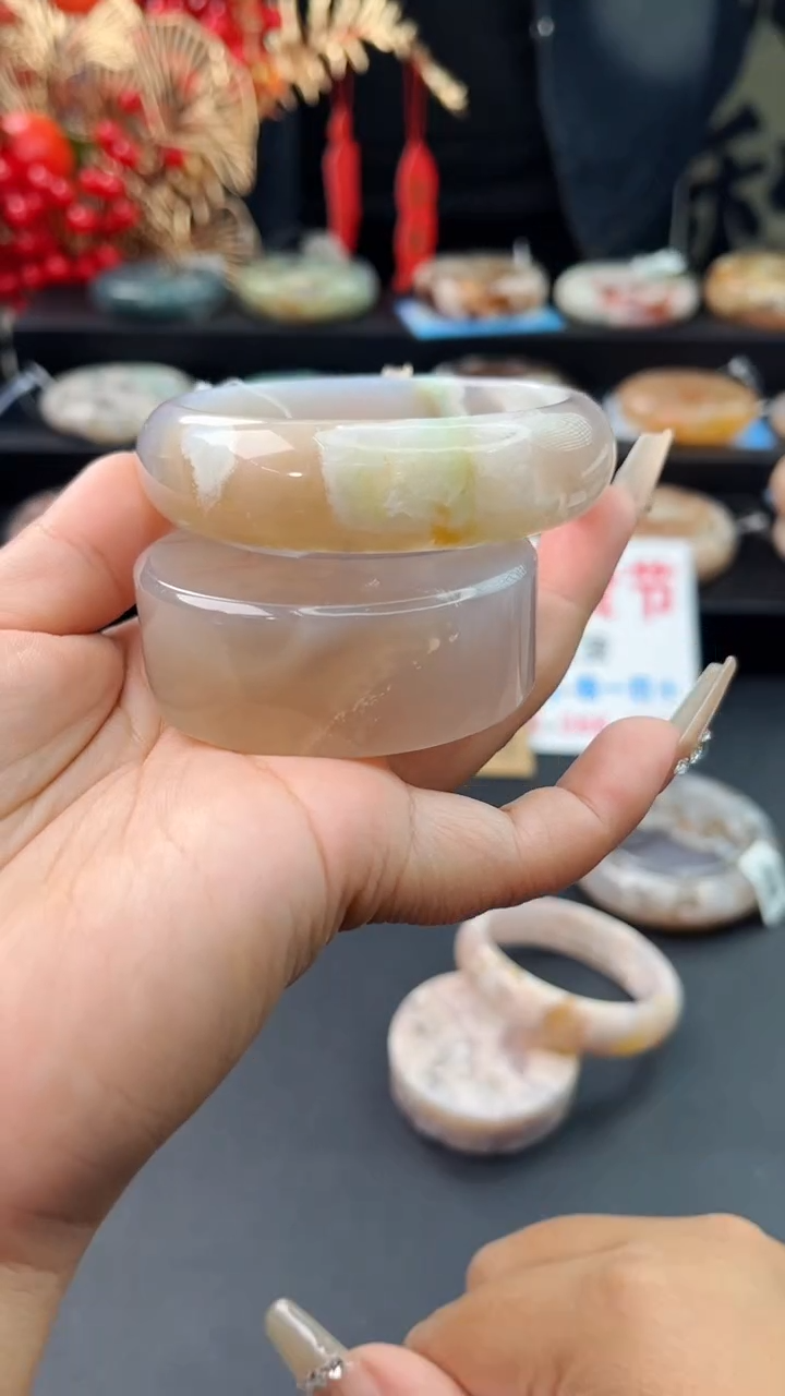 【闪购商品】石英质玉手镯未镶嵌赠送镯心（58圈口）无证书