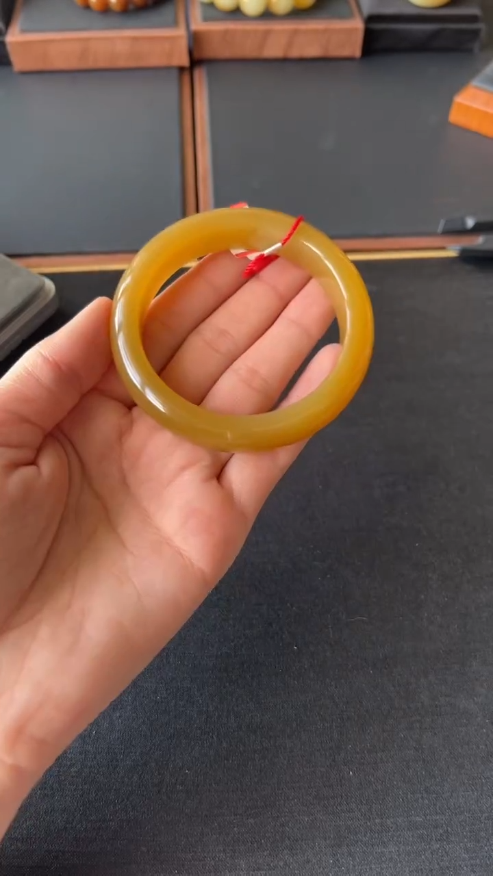 【闪购商品】和田玉手镯未镶嵌且末微色差近矿二号矿58