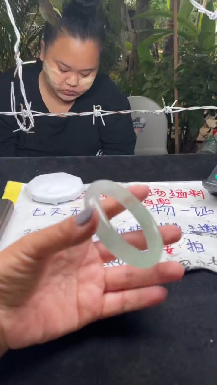 翡翠手镯未镶嵌边境手镯现场直收直发