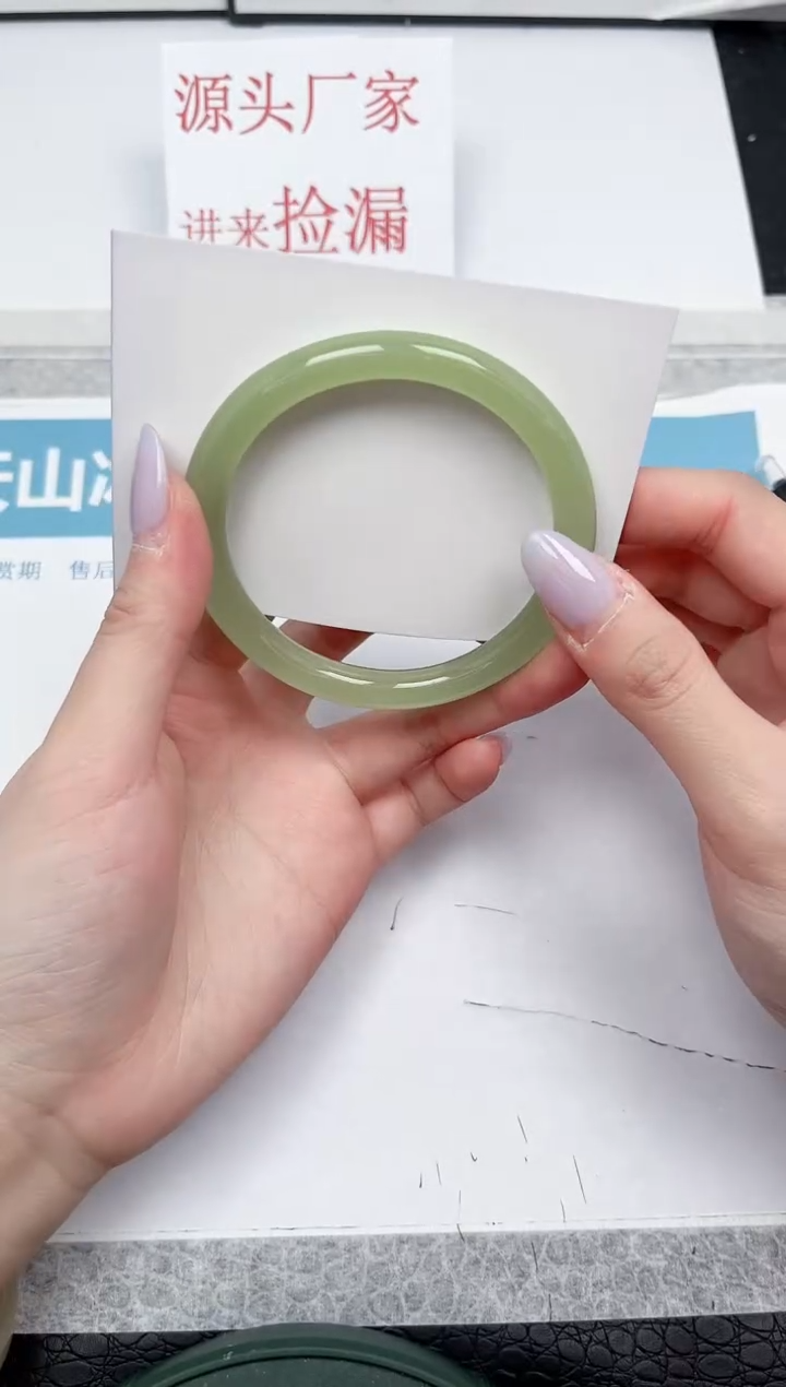 【闪购商品】石英质玉手镯未镶嵌A214-58.2