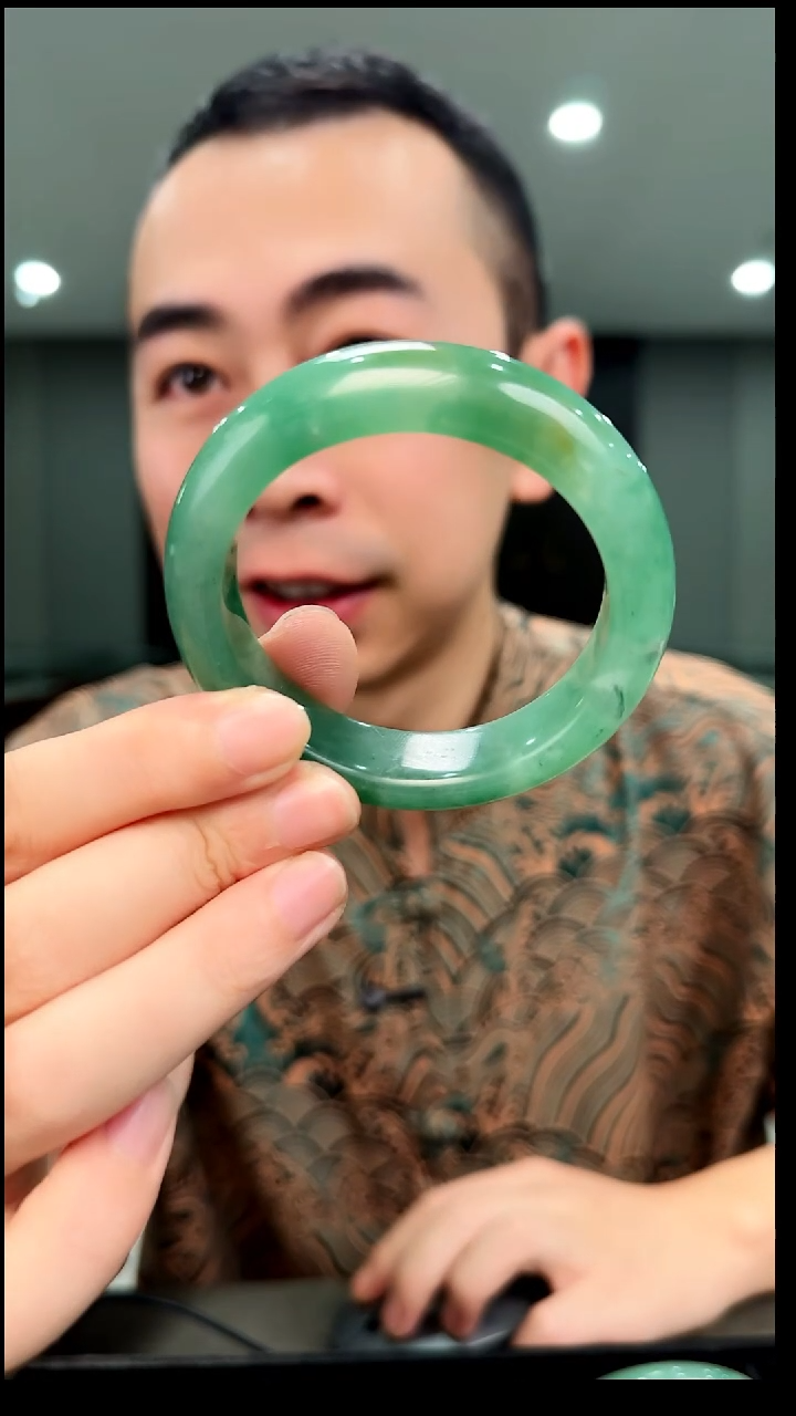 未镶嵌手镯石英质玉54.8轮胎