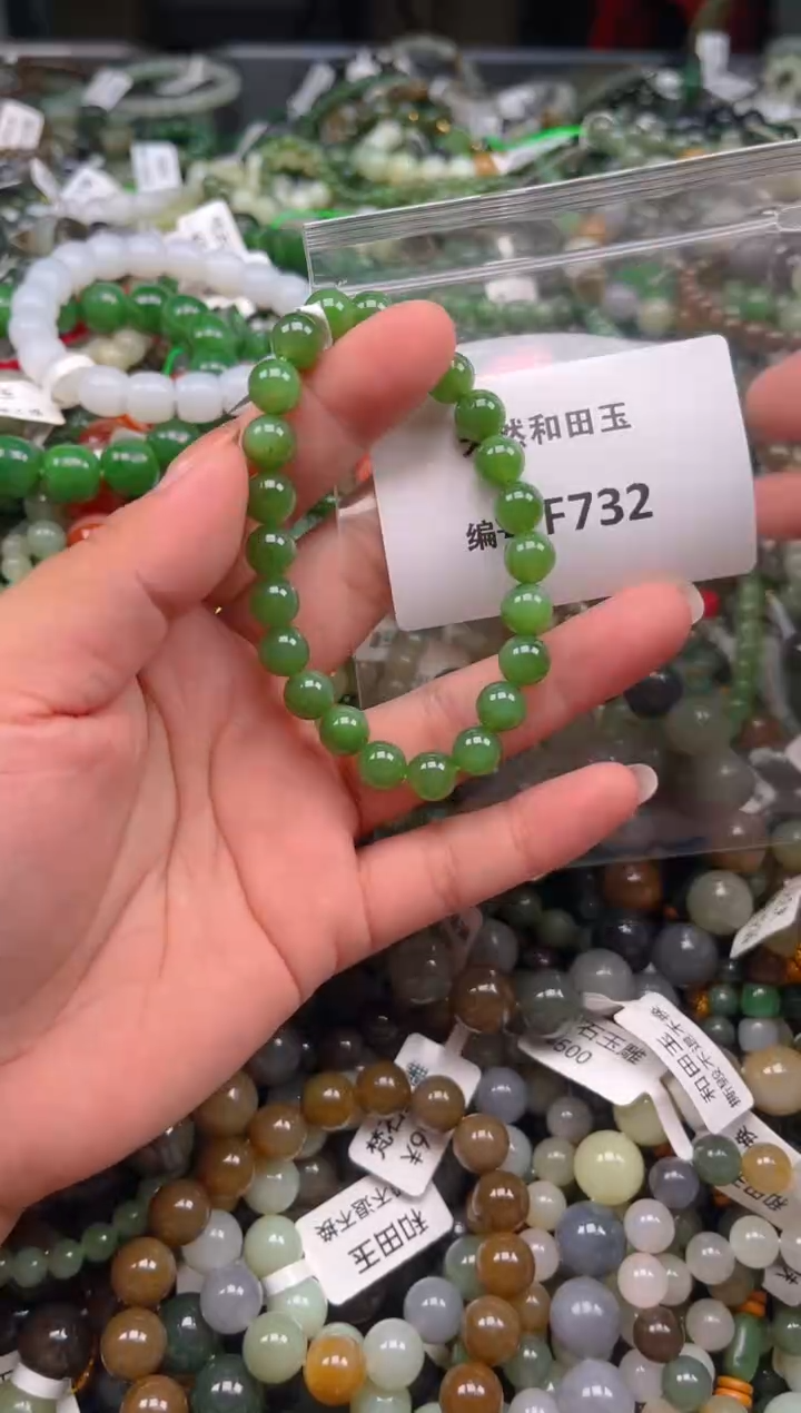 和田玉未镶嵌颈饰1