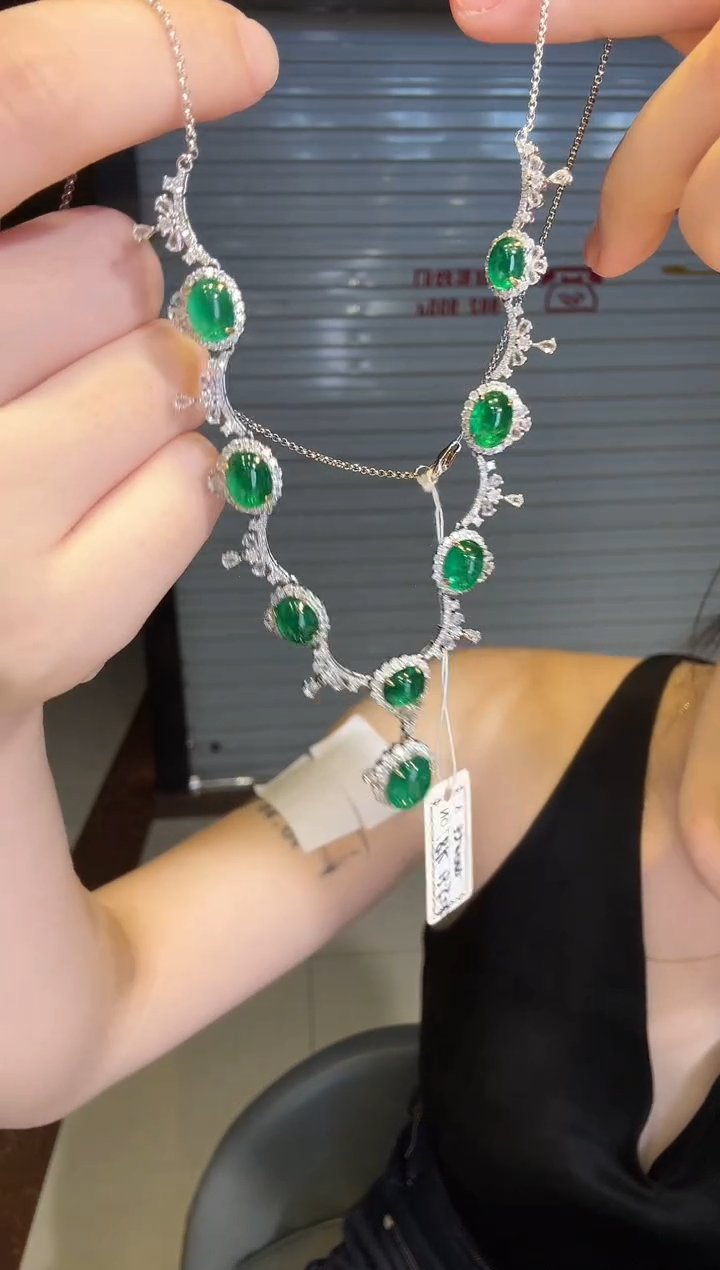 18K金镶嵌项链祖母绿13.50ct