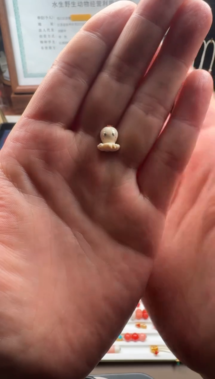 把件猛犸象牙凡*雕刻小章鱼三通