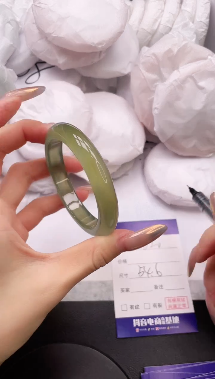 【闪购商品】石英质玉手镯未镶嵌20K320-54