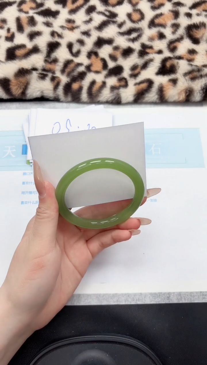 【闪购商品】石英质玉手镯未镶嵌304-58.1