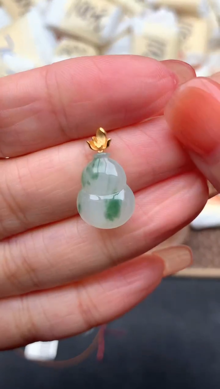 18K金镶嵌挂件翡翠1