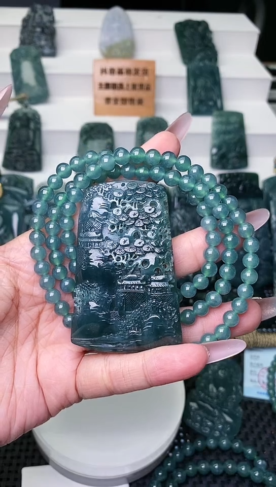 颈饰未镶嵌翡翠 