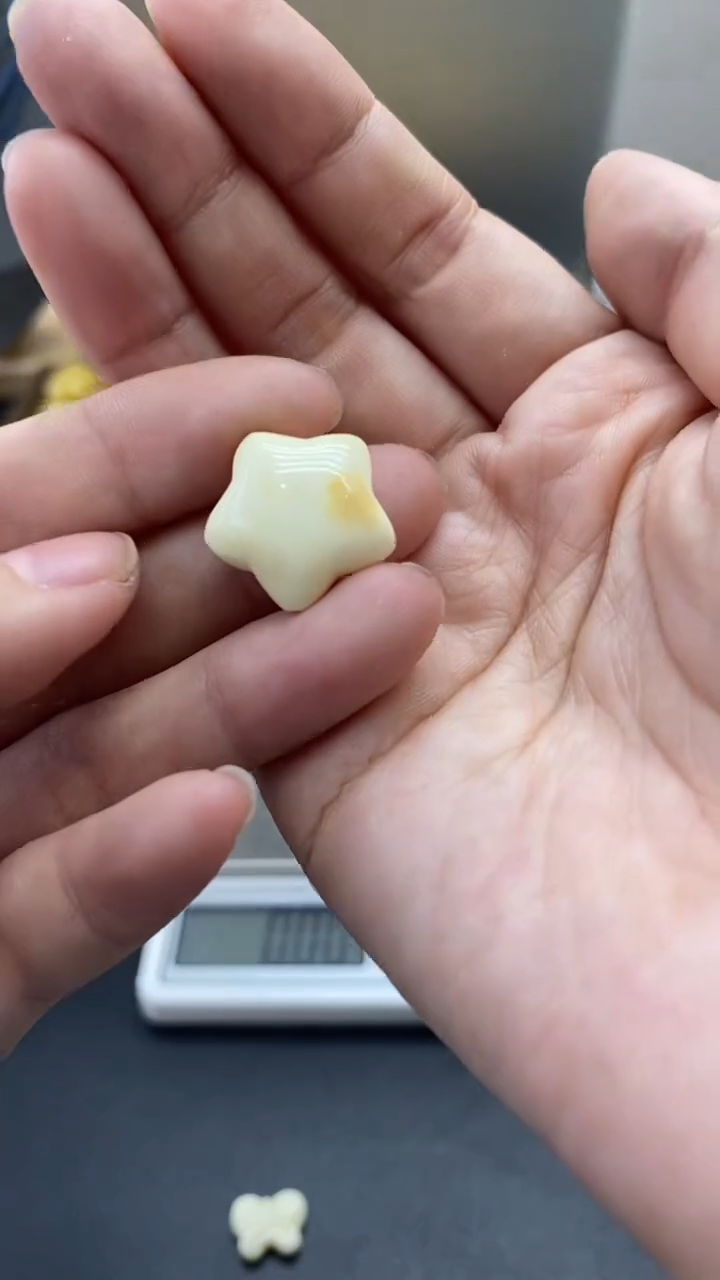 琥珀未镶嵌珠宝奇石472