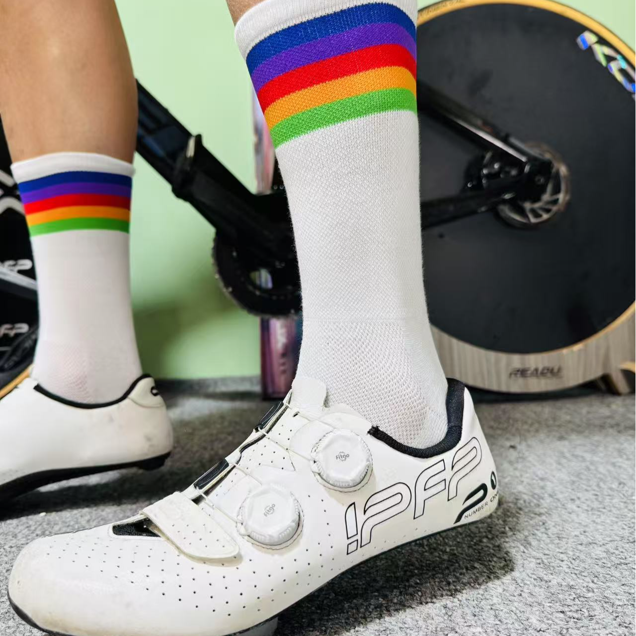 IPFP运动彩虹条骑行袜自行车中筒长筒跑步透气运动袜舒适