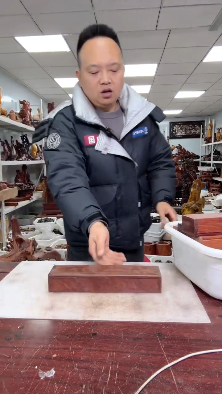 【闪购商品】花梨木类木雕工艺品8888888