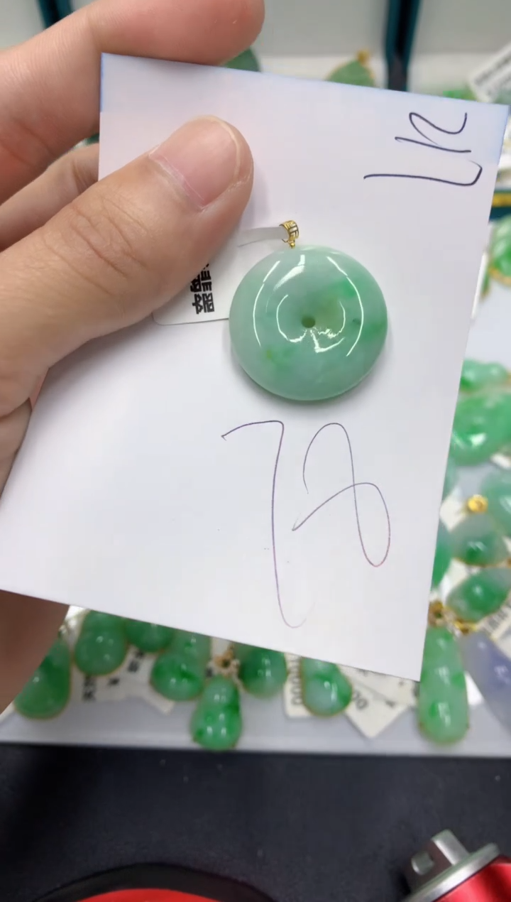 【闪购商品】翡翠颈饰18K金镶嵌翡翠