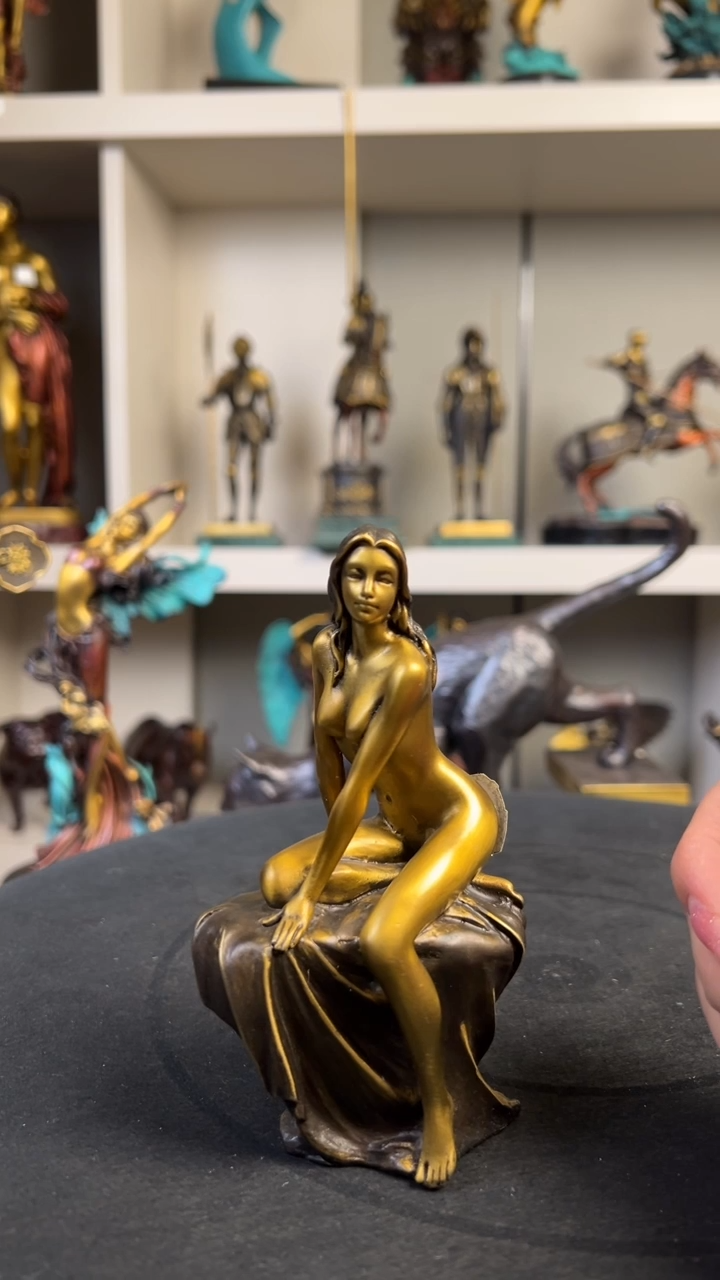 精铜材质 精美雕塑