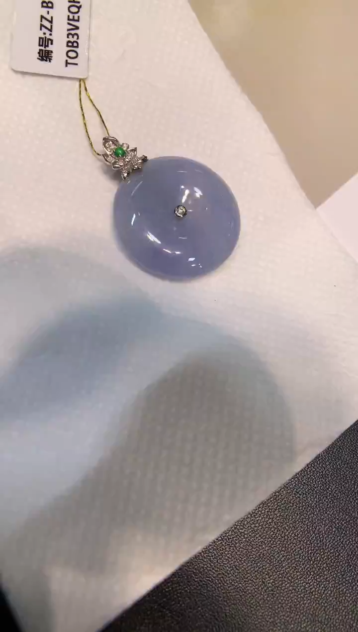 颈饰18K金镶嵌翡翠平安扣