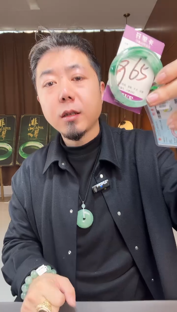 【闪购商品】石英质玉手镯未镶嵌非洲翠