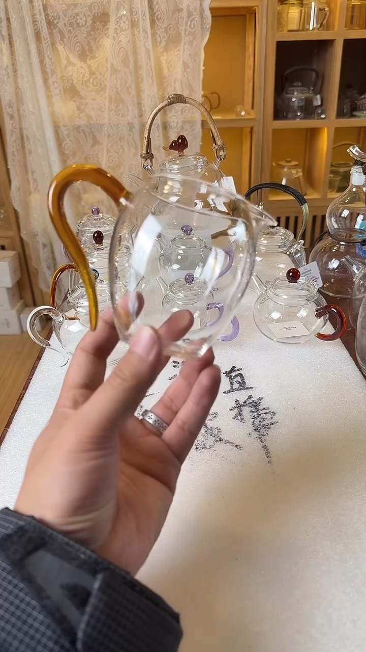 黄玲珑。。。。。。。。。