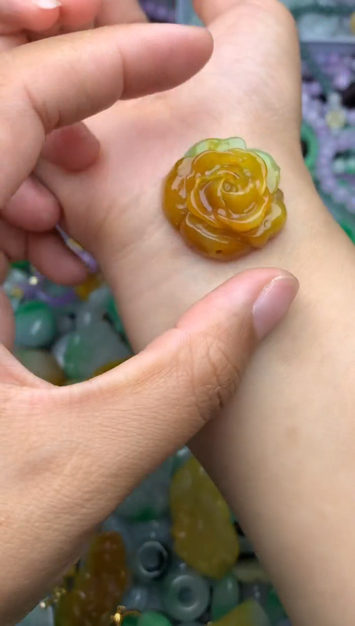 颈饰未镶嵌翡翠天然缅甸翡翠吊坠