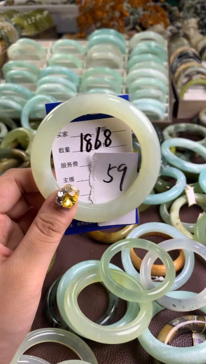 【闪购商品】蛇纹石玉手镯未镶嵌1868