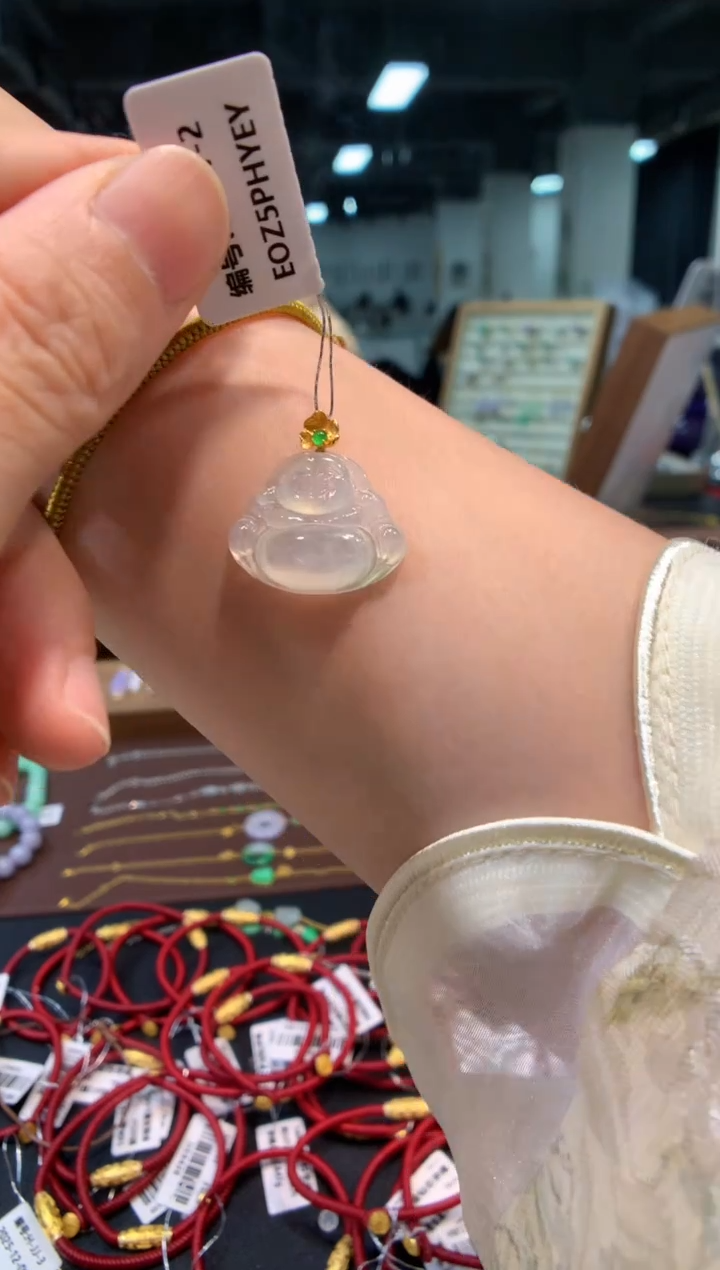 颈饰18K金镶嵌翡翠佛公