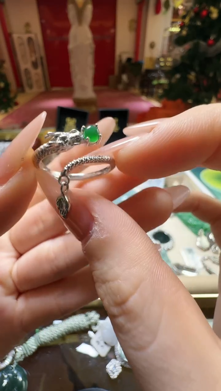 【闪购商品】翡翠吊坠(不含链)未镶嵌翡翠