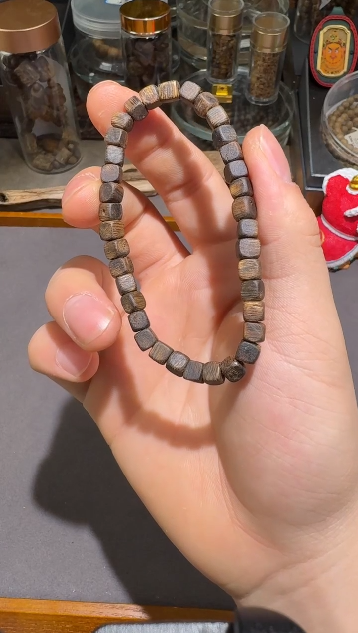 【闪购商品】沉香手串沉水多性发其一