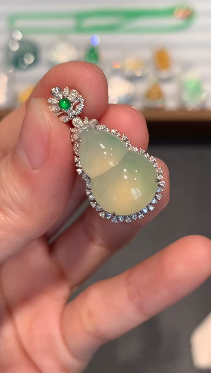 【闪购商品】翡翠吊坠(不含链)18K金镶嵌8000