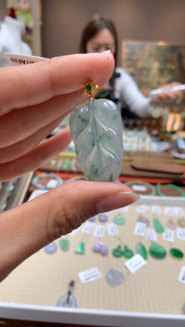 【闪购商品】翡翠颈饰18K金镶嵌叶子