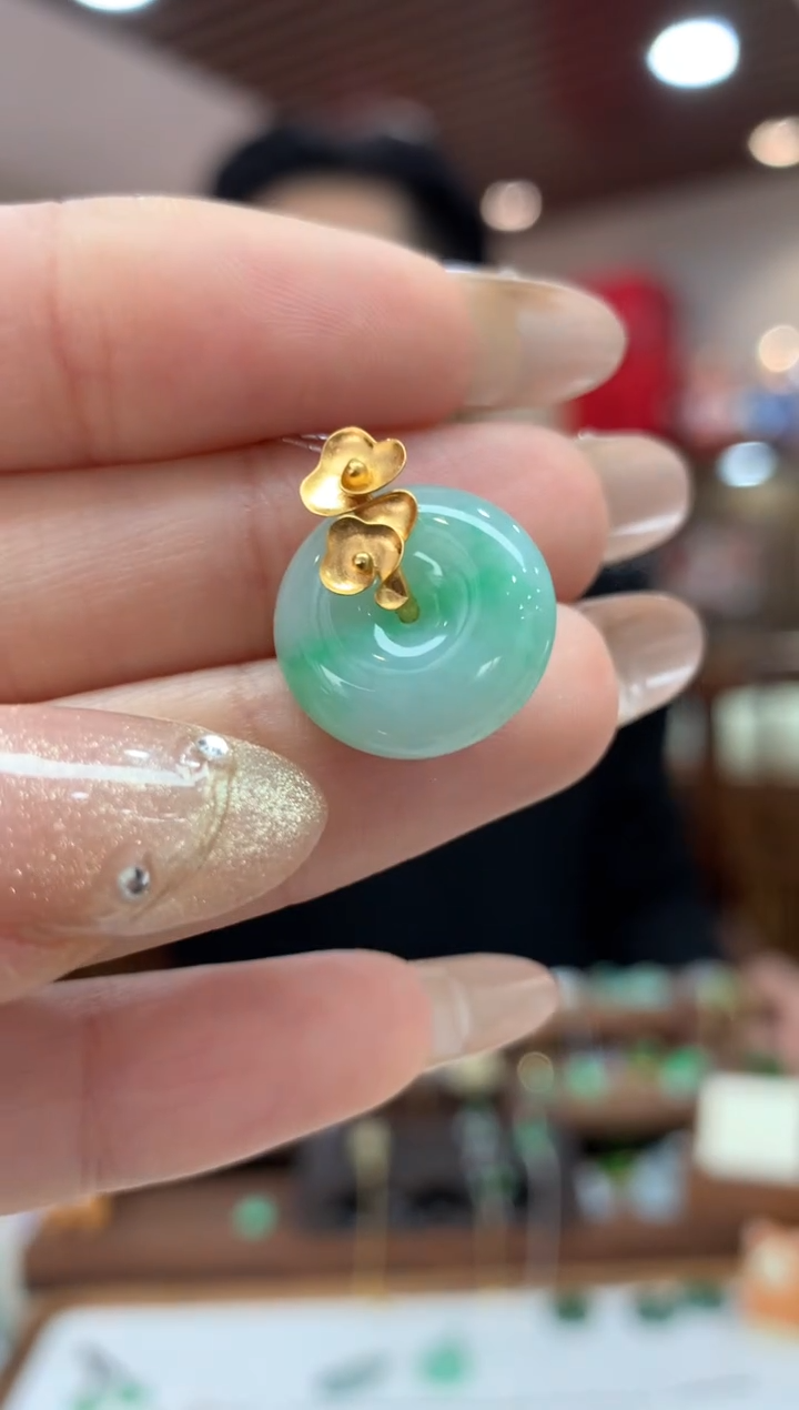 【闪购商品】翡翠吊坠(不含链)18K金镶嵌平安扣