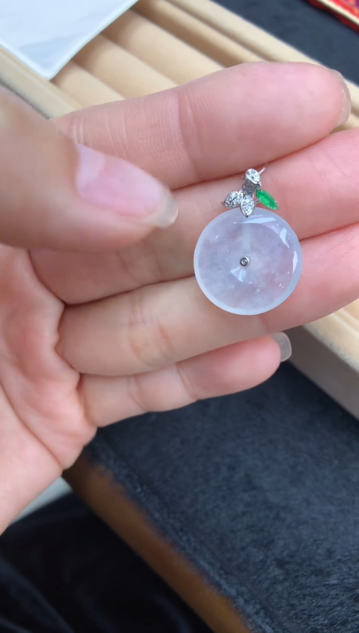 【闪购商品】翡翠颈饰18K金镶嵌平安扣