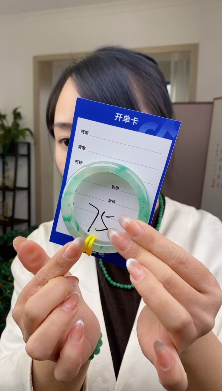 【闪购商品】石英质玉手镯未镶嵌75