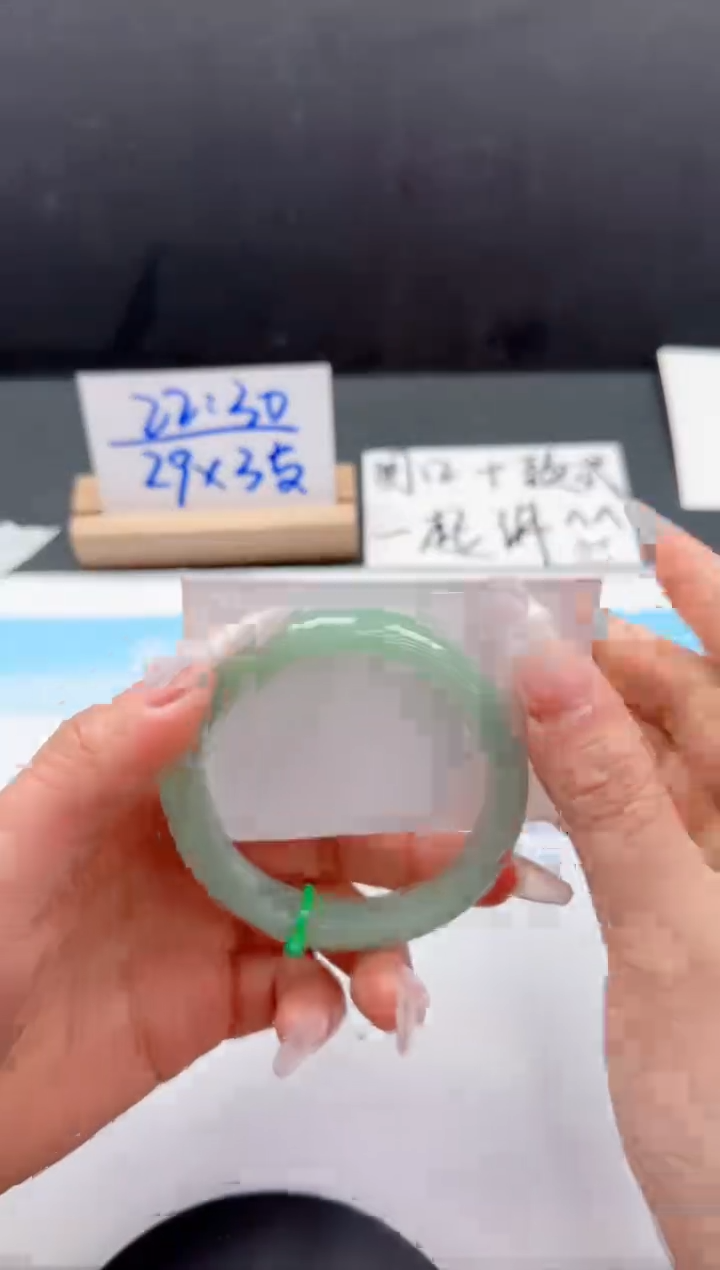 【闪购商品】石英质玉手镯未镶嵌50-56.4