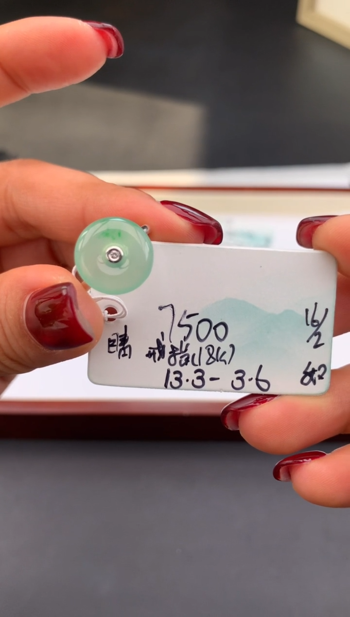 【闪购商品】翡翠戒指未镶嵌 #情人节#送礼，下单联系客服核对地址~