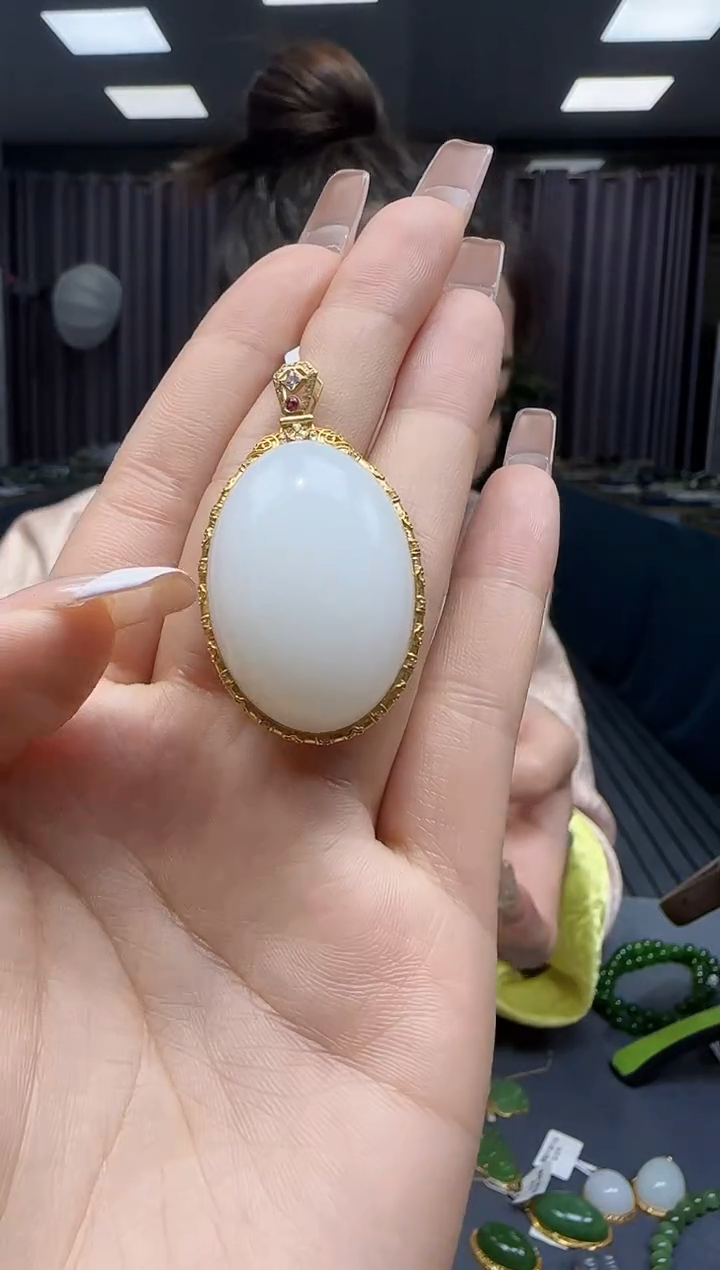 【闪购商品】和田玉挂件18K金镶嵌1