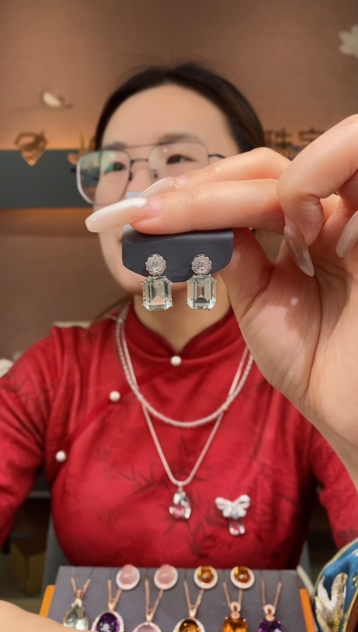 【闪购商品】绿水晶耳钉银S925镶嵌绿水晶耳钉