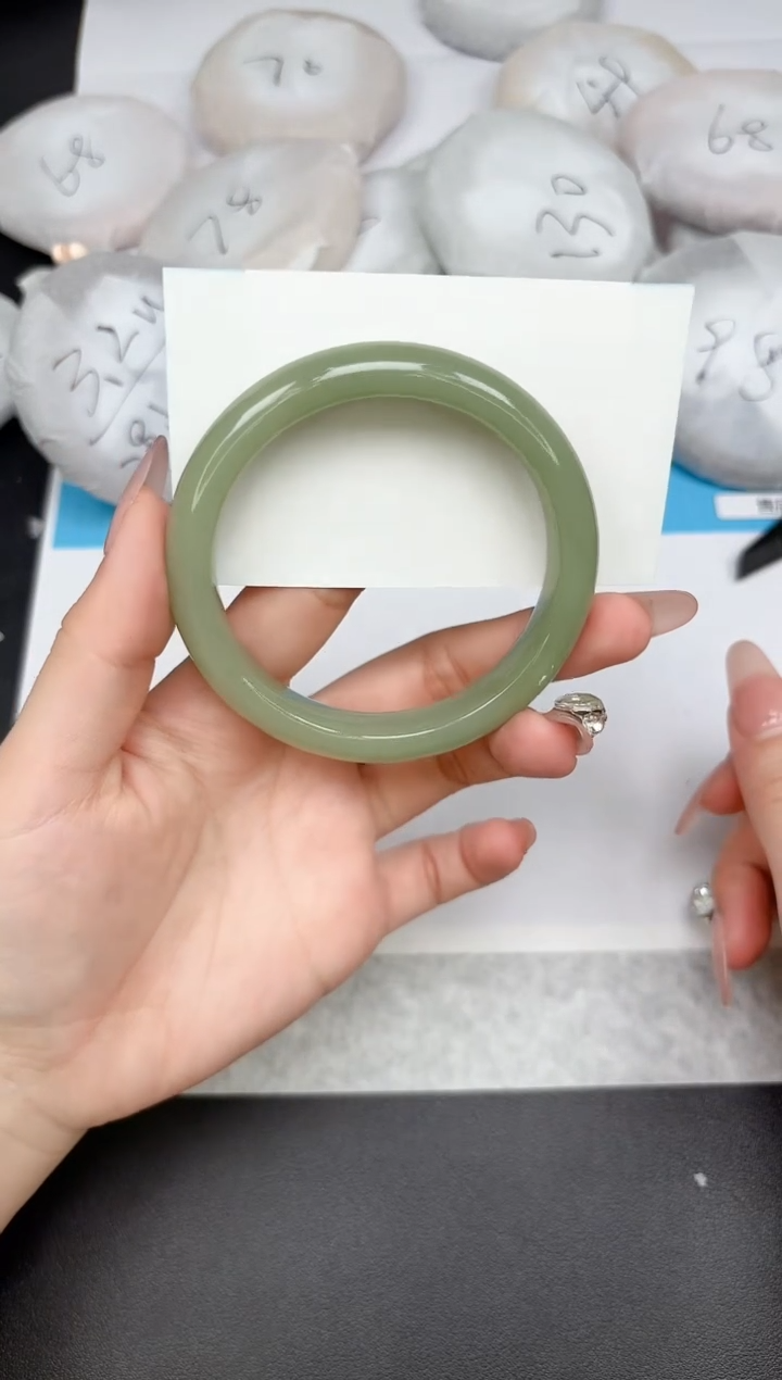 【闪购商品】石英质玉手镯未镶嵌216-62