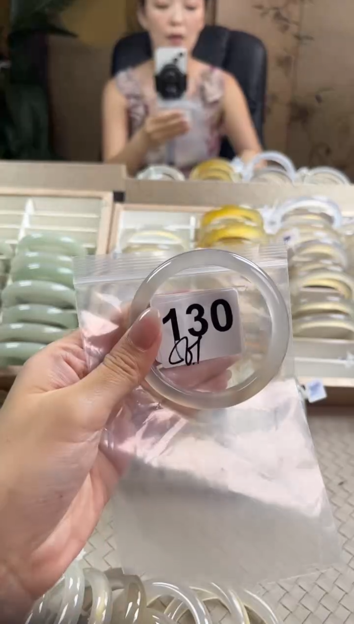 手镯玛瑙/玉髓未镶嵌小****！130