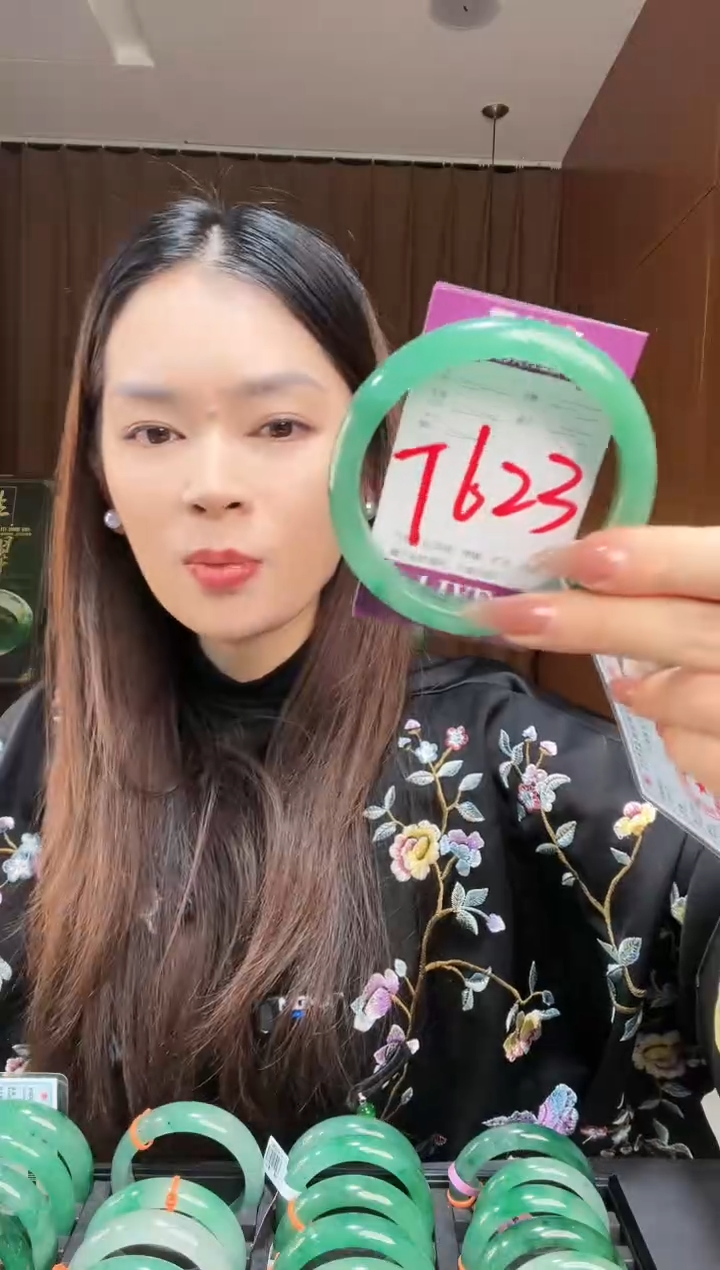 【闪购商品】石英质玉手镯未镶嵌非洲翠