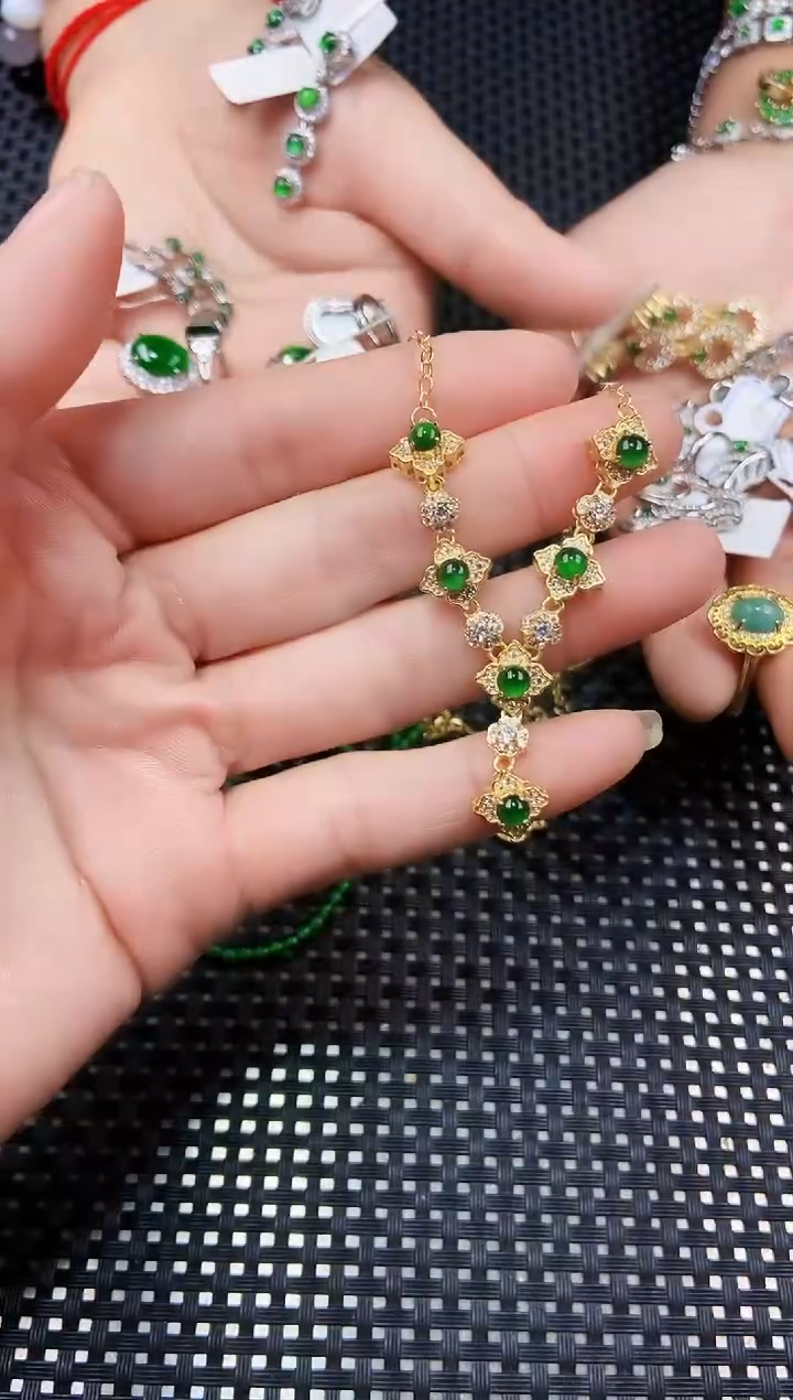 【闪购商品】翡翠颈饰未镶嵌111111111