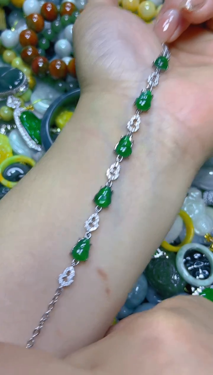 颈饰未镶嵌翡翠/M/翡翠A货，一件也是批发价